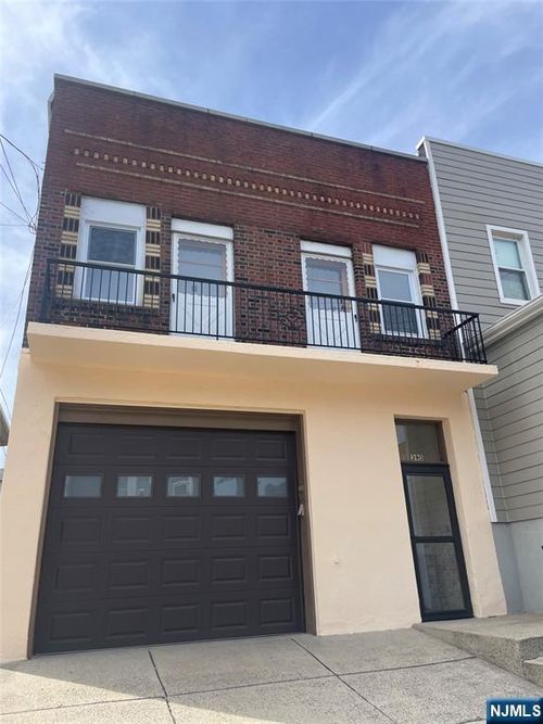 390 Delano Pl, Fairview, NJ, 07022-1704 | Card Image