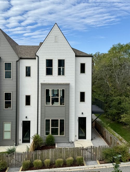 251 Arrowhead Dr, Nashville, TN, 37216-1027 | Card Image