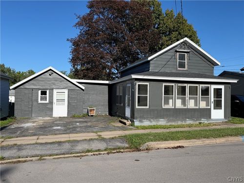 333 Duer St, Oswego, NY, 13126-3315 | Card Image