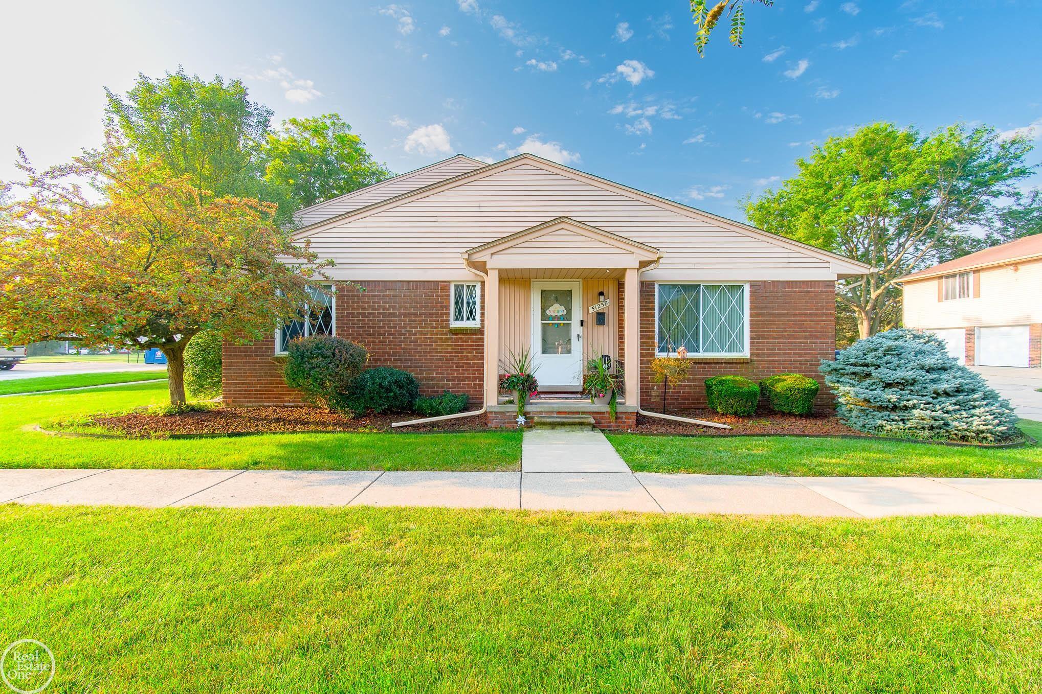 Johns Dr, Chesterfield, MI 48047