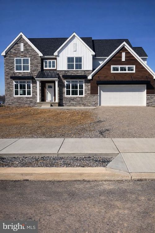 141 Berkshire Dr, CARLISLE, PA, 17015-4535 | Card Image