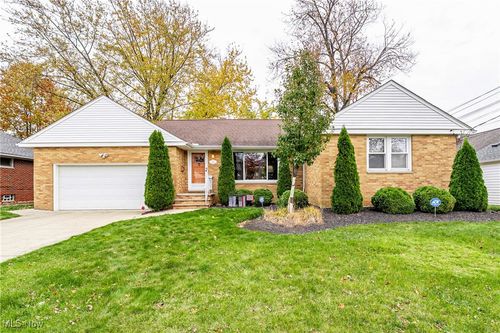321 E 243rd St, Euclid, OH, 44123-1402 | Card Image