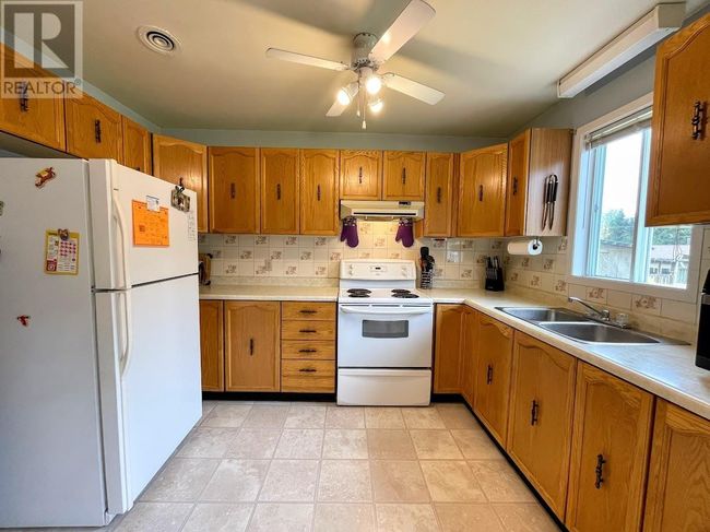 52 Matachewan Rd, Home with 4 bedrooms, 1 bathrooms and null parking in Manitouwadge ON | Image 4