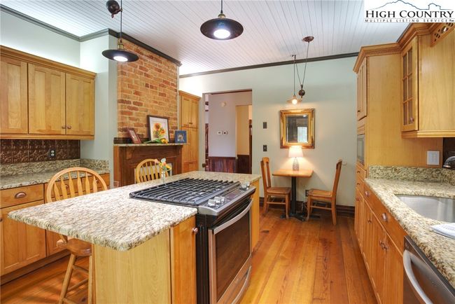 326 Green St, House other with 3 bedrooms, 4 bathrooms and null parking in Blowing Rock NC | Image 13