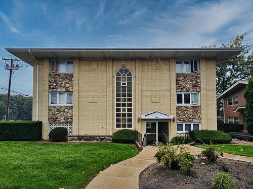203-2 N Dee Rd, Park Ridge, IL, 60068-2872 | Card Image