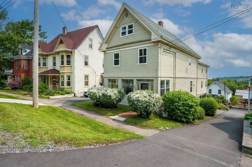 689 King St, Windsor, NS, B0N2T0 | Card Image