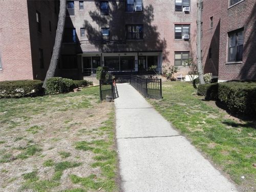 3af-23 Schenck Ave, Great Neck, NY, 11021-3640 | Card Image