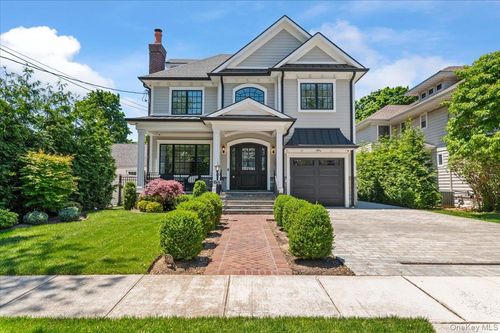 66 Liberty Ave, Rockville Centre, NY, 11570-3032 | Card Image