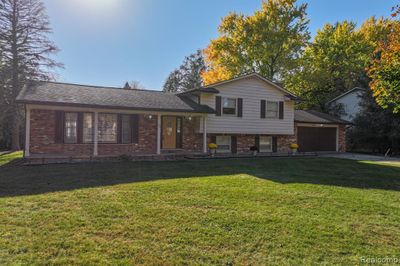 1106 Cool Ridge Drive, Home with 3 bedrooms, 2 bathrooms and null parking in Grand Blanc Twp MI | Image 1