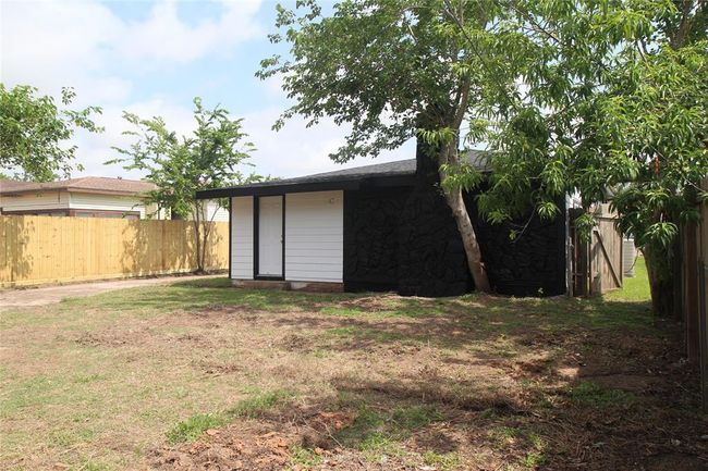 Another view of the back of the home. | Image 34