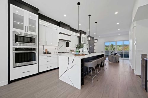 5011 21 Ave Nw, Calgary, AB, T3B0X3 | Card Image