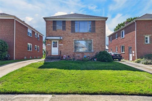 5603 Warwick Dr, Parma, OH, 44129-4705 | Card Image