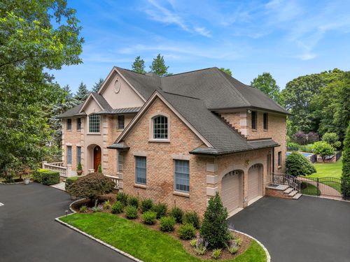 184 High Farms Rd, Glen Head, NY, 11545-2227 | Card Image