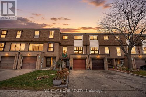 216 Fleetwood Cres, Brampton, ON, L6T2E6 | Card Image