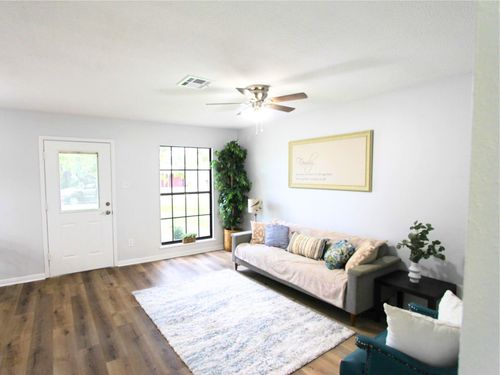 610 N 12th St, La Porte, TX, 77571-3131 | Card Image