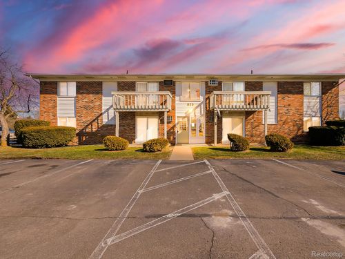 apt-5-825 S Grand Ave, Fowlerville, MI, 48836-8903 | Card Image