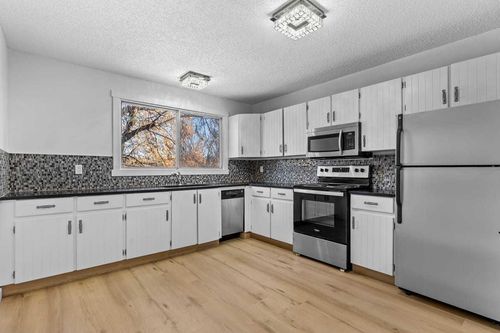 7006A Bowness Rd Nw, Calgary, AB, T3B0G4 | Card Image