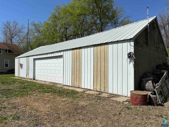 44415 Us Highway 18, House other with 3 bedrooms, 2 bathrooms and null parking in Freeman SD | Image 8
