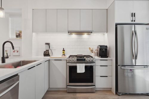 601-3021 St George St, Port Moody, BC, V3H0K3 | Card Image