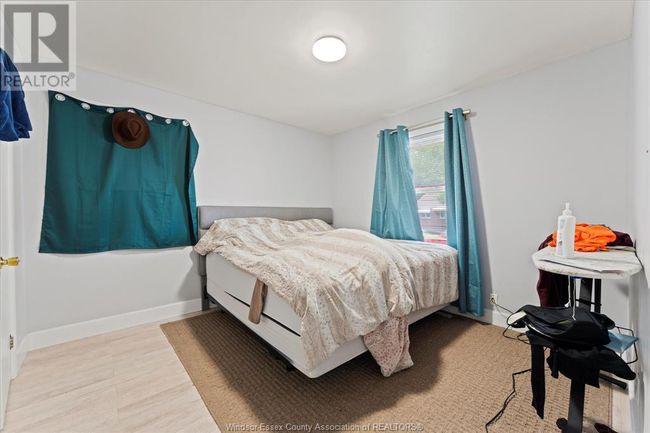 1033 Harrison Ave, House other with 3 bedrooms, 2 bathrooms and null parking in Windsor ON | Image 12