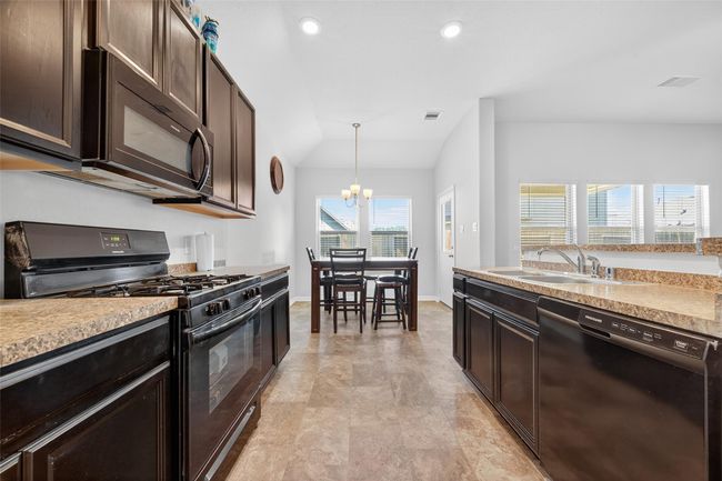 7615 Nevaeh Crest Path, House other with 3 bedrooms, 2 bathrooms and 2 parking in Houston TX | Image 16