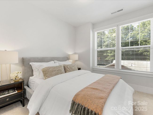 1409 Kenilworth Ave, Townhouse with 3 bedrooms, 5 bathrooms and null parking in Charlotte NC | Image 32