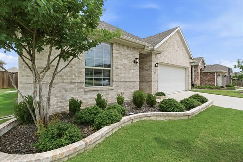 4735 Bluffview Dr, Haltom City, TX, 76137-2696 | Card Image