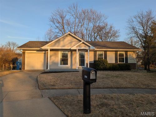 11950 Meadow Grove Ct, Maryland Heights, MO, 63043-1517 | Card Image