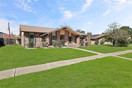 5619 Pine Row St, Houston, TX, 77049-4329 | Card Image