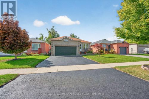 16 Larkin Dr, Barrie, ON, L4M7A9 | Card Image