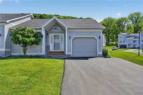 119 Timber Wolf Cir, Syracuse, NY, 13209-2224 | Card Image