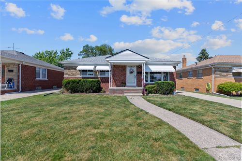19045 Morningside Ave, Eastpointe, MI, 48021-2725 | Card Image