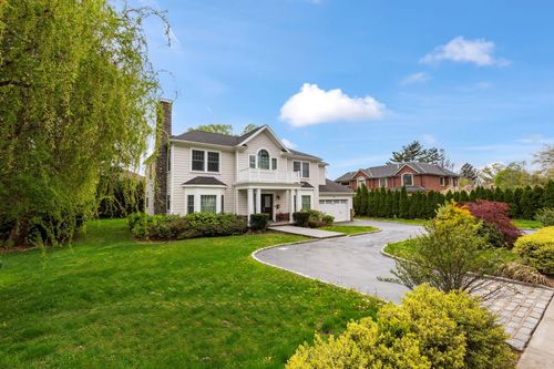 375 I U Willets Rd, Roslyn Heights, NY, 11577-2811 | Card Image