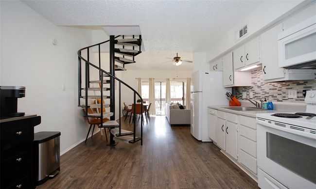 APT-212B - 12900 Walden Rd, Townhouse with 1 bedrooms, 2 bathrooms and null parking in Montgomery TX | Image 5