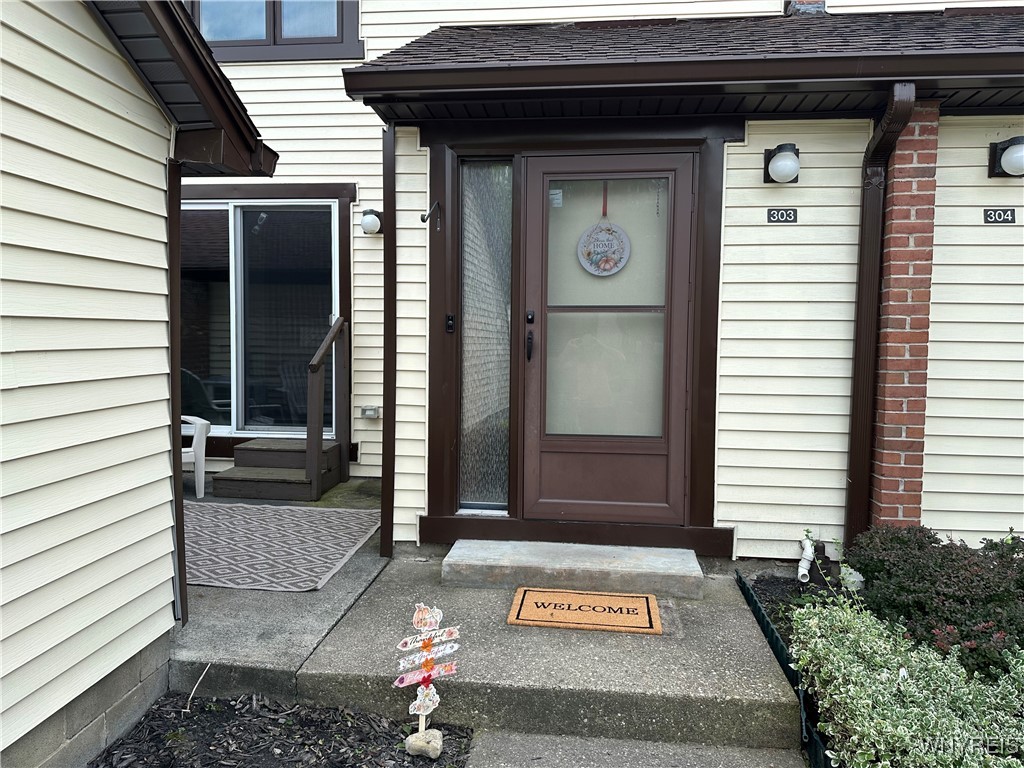 Charlesgate Cir, East Amherst, NY 14051
