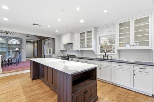 9 Maple Rd, Weston, MA, 02493-2501 | Card Image