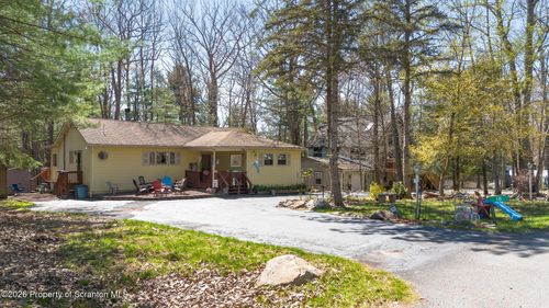 18 Primrose Ln, Gouldsboro, PA, 18424-8042 | Card Image