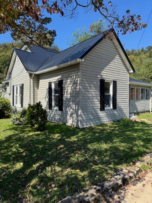 307 N Cumberland Ave, Harlan, KY, 40831-2203 | Card Image