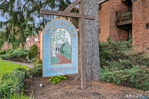 7-38 N Main St, West Hartford, CT, 06107-1904 | Card Image