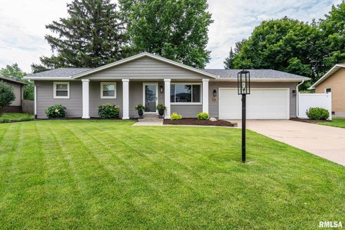 119 S Parkview Dr, Eldridge, IA, 52748-9505 | Card Image