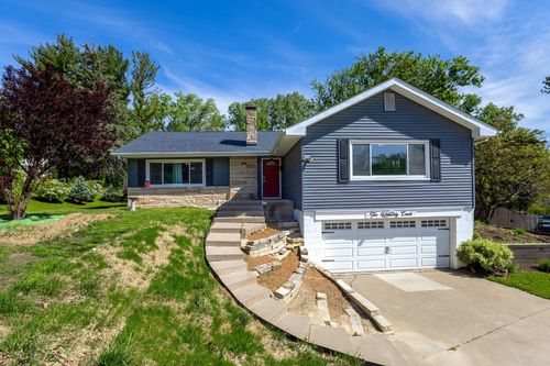 10 Waverly Ct, Davenport, IA, 52804-3402 | Card Image