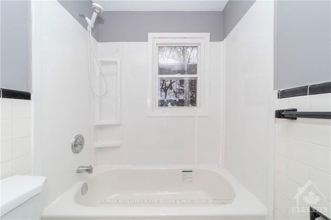 1514 A Lepage Ave, House attached with 3 bedrooms, 2 bathrooms and 2 parking in Ottawa ON | Image 12