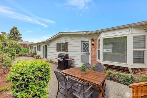 17044 Woodcrest Dr Ne, Bothell, WA, 98011-5426 | Card Image