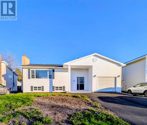 8 Gordon St, Gander, NL, A1V1Z9 | Card Image
