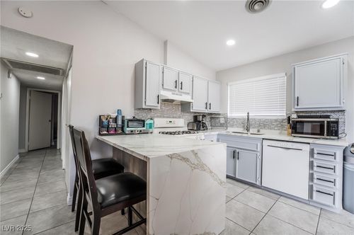6467 Pawlow Ave, Las Vegas, NV, 89118-1101 | Card Image