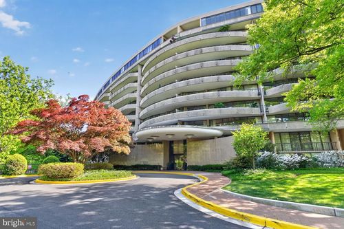 402-4200 Massachusetts Ave Nw, WASHINGTON, DC, 20016-4752 | Card Image