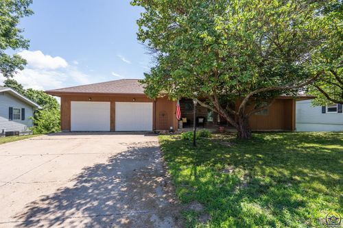 528 Sioux Dr, Ozawkie, KS, 66070-9556 | Card Image