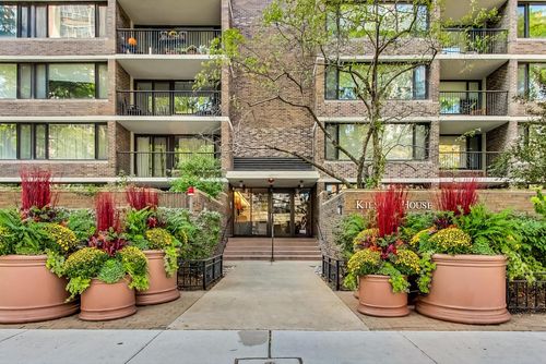 206k-1555 N Sandburg Terrace, Chicago, IL, 60610 | Card Image