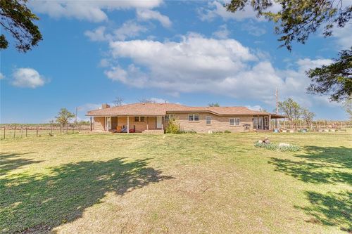 82326 N 2160 Rd, Leedey, OK, 73654-6622 | Card Image