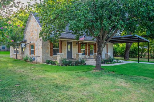 528 Maple St, Paradise, TX, 76073-2712 | Card Image
